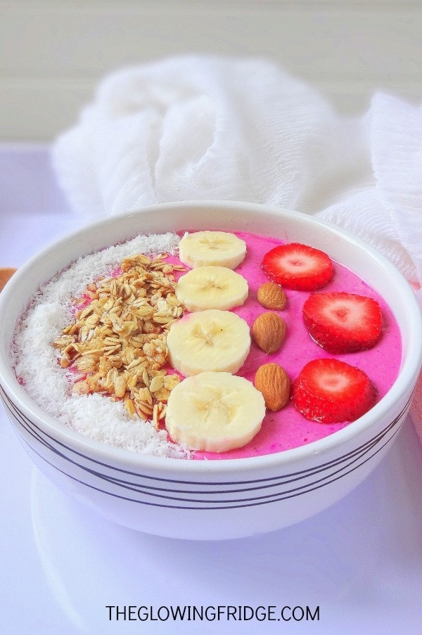 The #GIRLBOSS Super Smoothie Bowl will give you the power you need to be your own #girlboss. This bowl of goodness is packed with superfoods, antioxidants and healthy fats to get your brain in check and your body nourished. Vegan, GF and gorgeous. From The Glowing Fridge