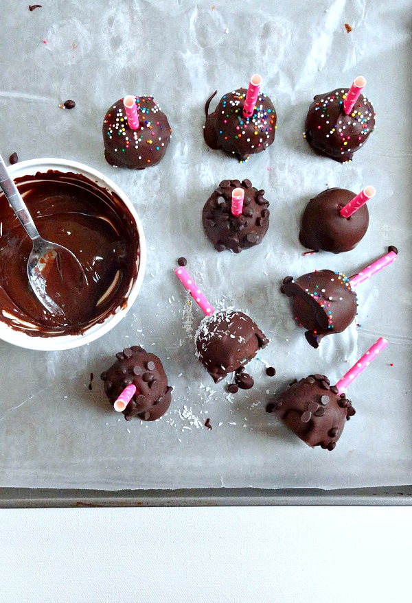 Chocolate Covered Brownie Pops - vegan + gluten free + no bake - secretly healthy and made from black beans. these darling luscious brownie pops are drenched in melted chocolate and are so easy to make!