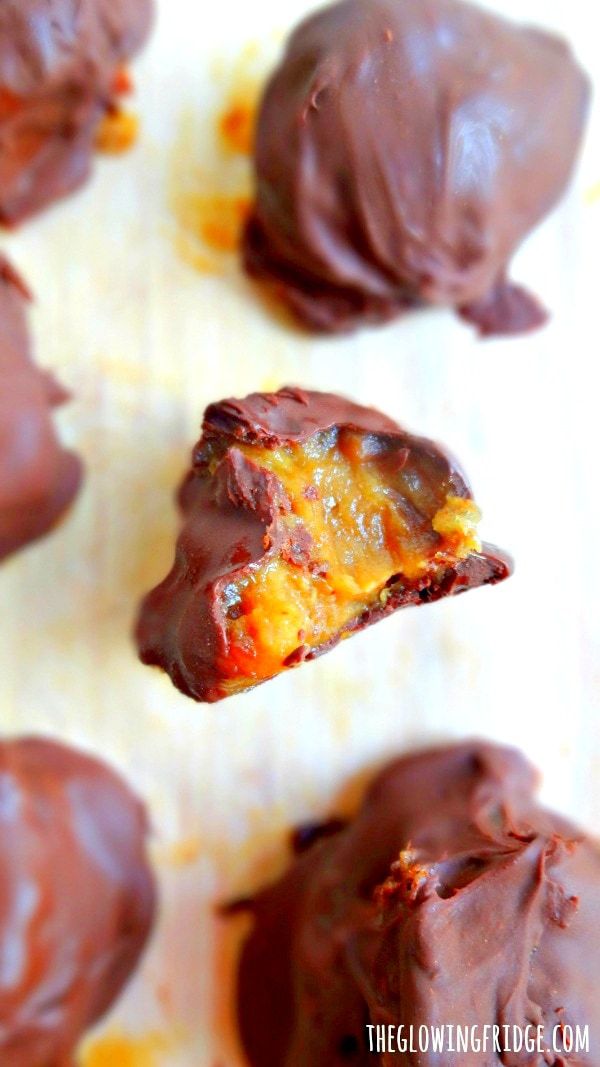 MAGICAL Vegan Chocolate Caramel Truffles - only 4 ingredients and no bake with gooey date caramel, drenched in melted vegan chocolate! #vegan #glutenfree
