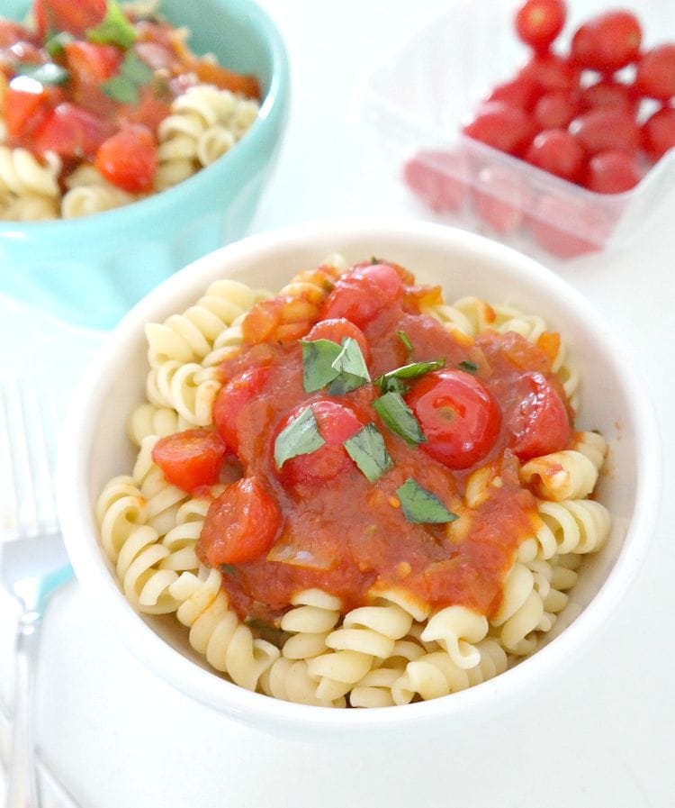 Spicy Marinara & Tomato Basil Pasta - a healthy, zesty and savory vegan pasta dish, ready in 30 minutes! With fresh ingredients you can feel good about. Use up those end-of-summer tomatoes! From The Glowing Fridge.