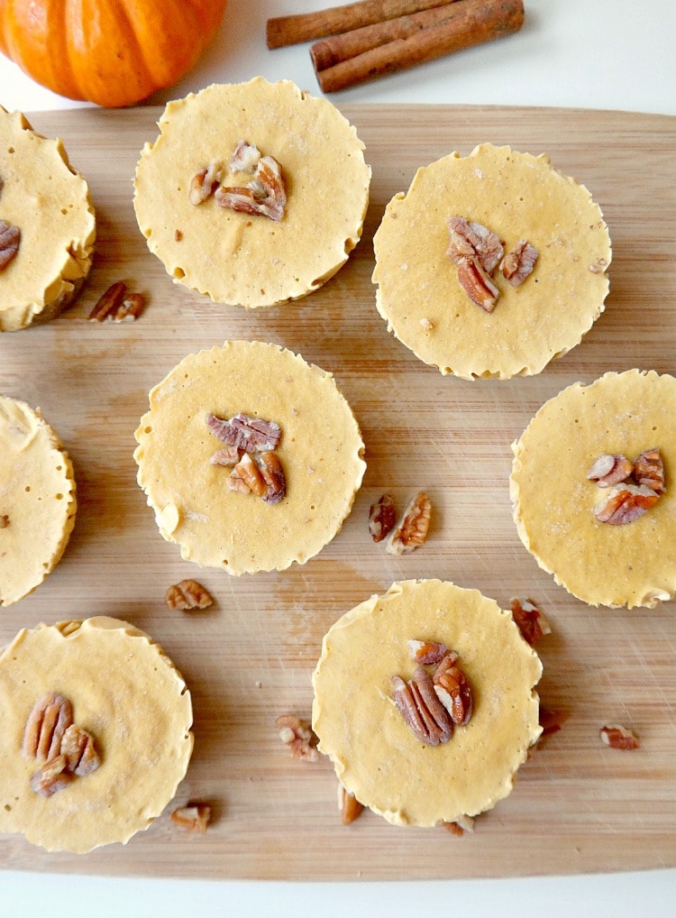 Mini Vegan Pumpkin Pie Cheesecakes - Rich & Creamy (but not too sweet) Pumpkin Pie Bites. Simple and perfect for Fall parties or Thanksgiving. Gluten Free + Flourless. From The Glowing Fridge.
