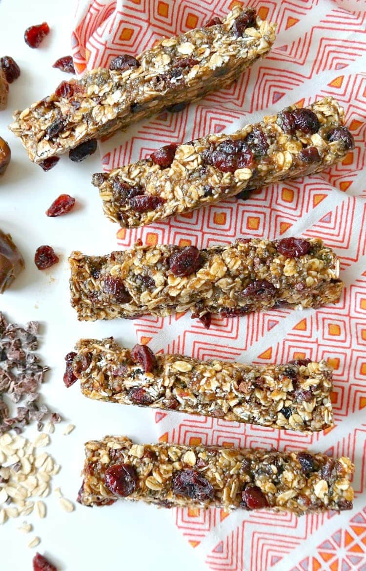Chewy Almond Butter Granola Bars. No-Bake, Vegan, Gluten-Free, Oil-Free and can be made Nut-free! Chewy and gooey homemade bars for healthy fuel. Packed with nutrient-dense superfoods and no added sugar! #vegan #snack #bars #nobake