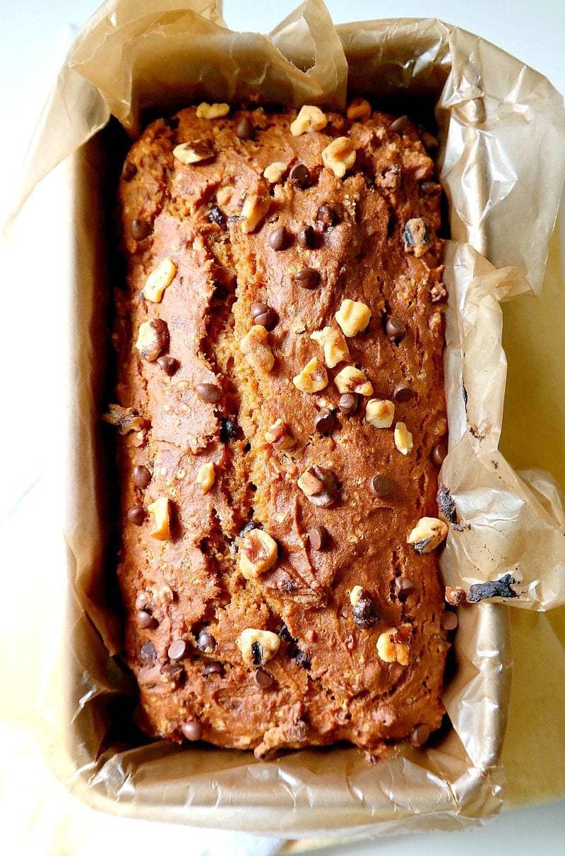 Vegan Pumpkin Bread. Easy, Oil-Free Recipe with Gluten Free Option. Doesn't crumble or fall apart!! Super soft and moist. Made with pumpkin pur?e, pumpkin spices and naturally sweetened. #vegan #pumpkin #bread