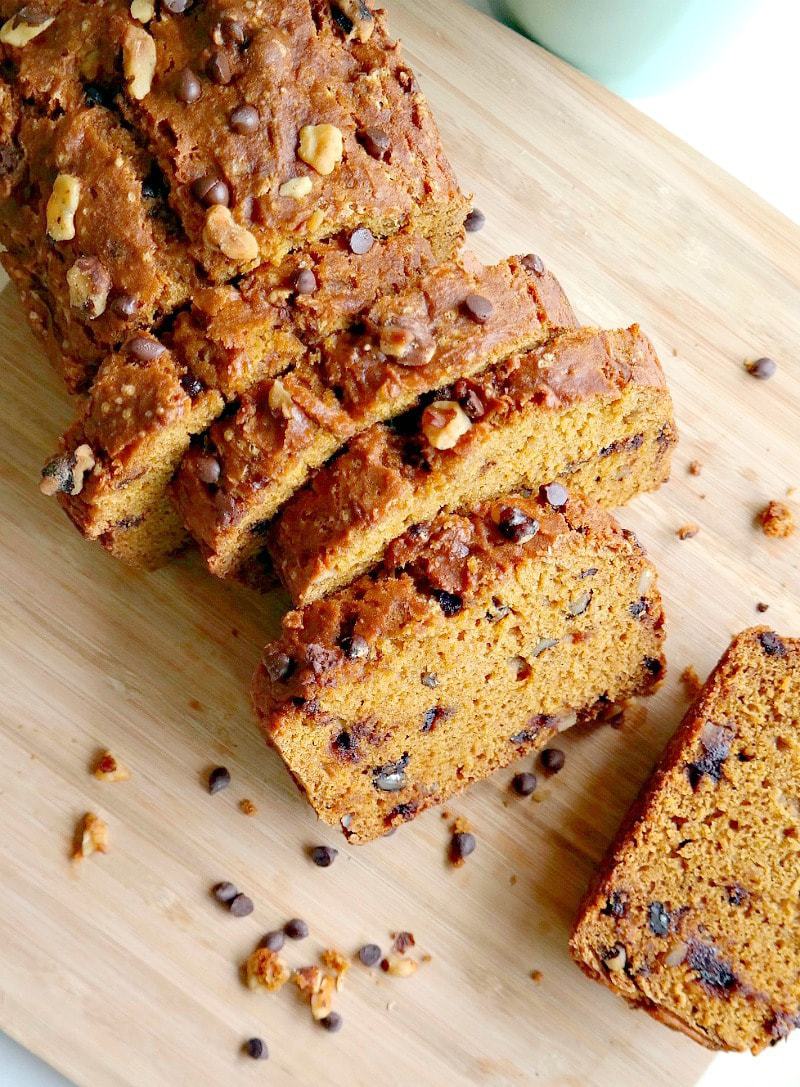Vegan Pumpkin Bread. Easy, Oil-Free Recipe with Gluten Free Option. Doesn't crumble or fall apart!! Super soft and moist. Made with pumpkin pur?e, pumpkin spices and naturally sweetened. #vegan #pumpkin #bread