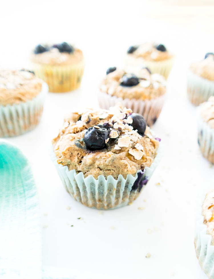 Blueberry Banana Power Muffins. Vegan, gluten free, oil free. Wholesome and heart healthy breakfast muffins with hemp seeds, flax seeds and rolled oats. Free from refined sugars, easy to make and so tasty! #vegan #breakfast #muffins