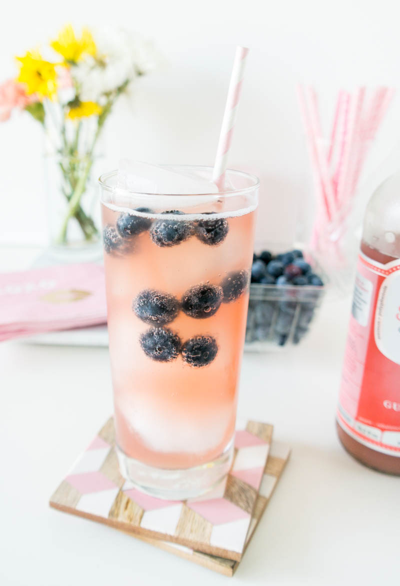 Sparkling Chia Kombucha Mocktail. A refreshing, thirst-quenching healthier alternative for a cocktail! #mocktail #vegan