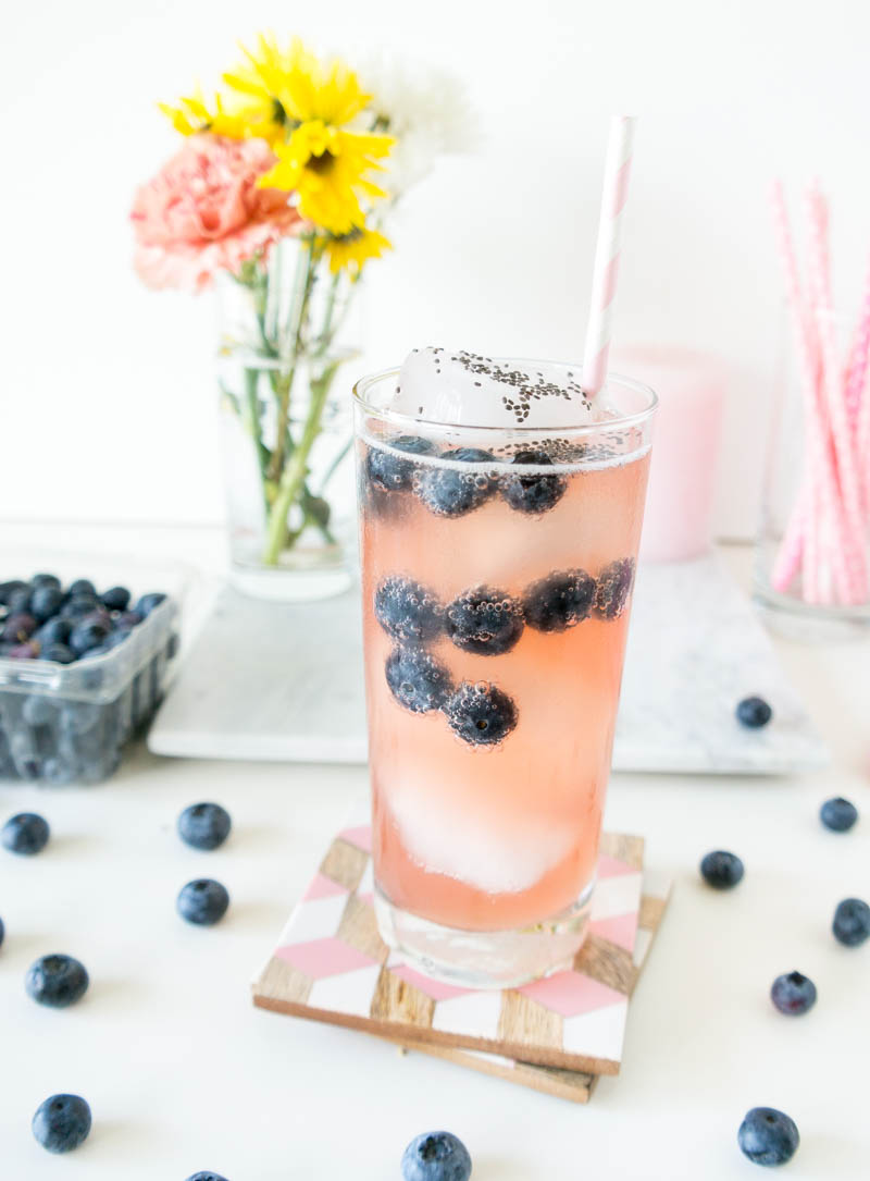 Sparkling Chia Kombucha Mocktail. A refreshing, thirst-quenching healthier alternative for a cocktail! #mocktail #vegan