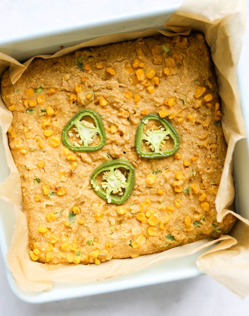 Vegan Jalape?o Cornbread (Gluten Free). Ready in 30 minutes, deliciously simple, minimal ingredients, slightly sweet and couldn't be easier! #vegan #jalapeno #cornbread