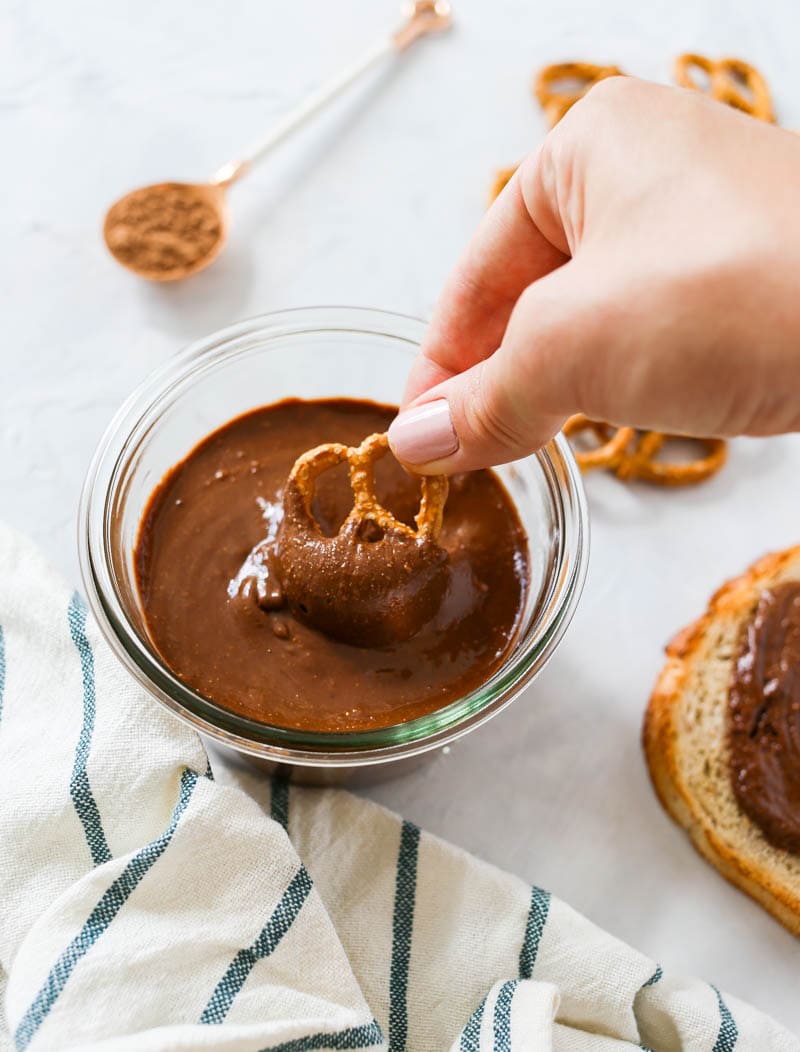 Magical and sugar-free 1-Minute Vegan Nutella made with 4 simple ingredients that you probably have on hand. For those chocolate crisis menstrual moments! #vegan #nutella #easy #oneminute